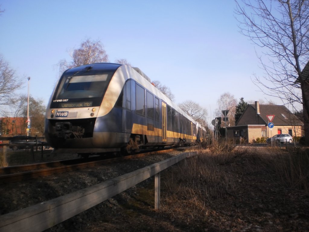 VT 648 087 fhrt am 06.03.2013 mit NWB 82522 nach Osnabrck. Festgehalten am B auf der Dwoberger Strae in Delmenhorst.