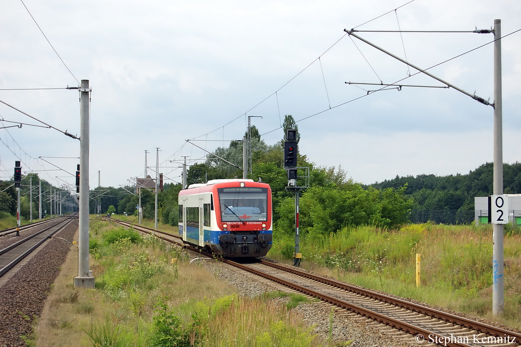 VT 650-08 (650 569-6) der Prignitzer Eisenbahn GmbH als PE73 (PEG79655) von Pritzwalk nach Neustadt(Dosse) bei der Einfahrt in den Bahnhof Neustadt(Dosse). 28.07.2011