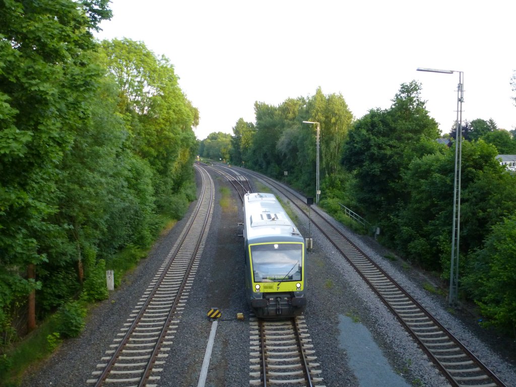 VT 650.731 fährt hier als Agilis nach Bad Steben.
Aufgenommen kurz vor dem Bahnhof von Oberkotzau, 13.Juni 2013.