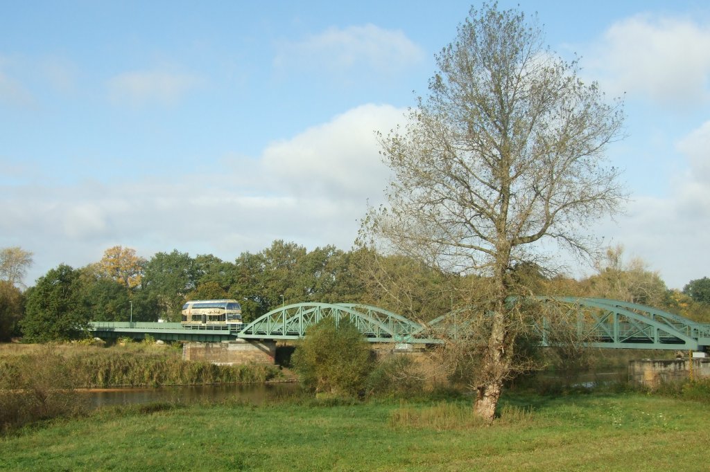 VT 670 004 "Fürst Franz" als DWE 81182 überquert am letzten regulären