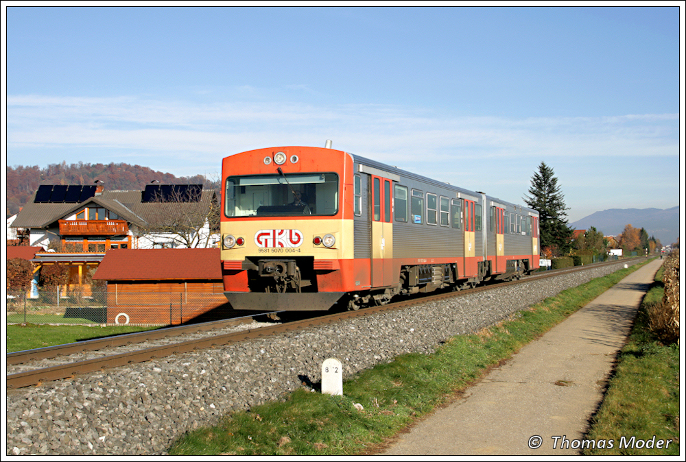 VT 70.04 der GKB f�hrt als R 8405 von Graz nach K�flach. Stra�gang, 06.11.2010