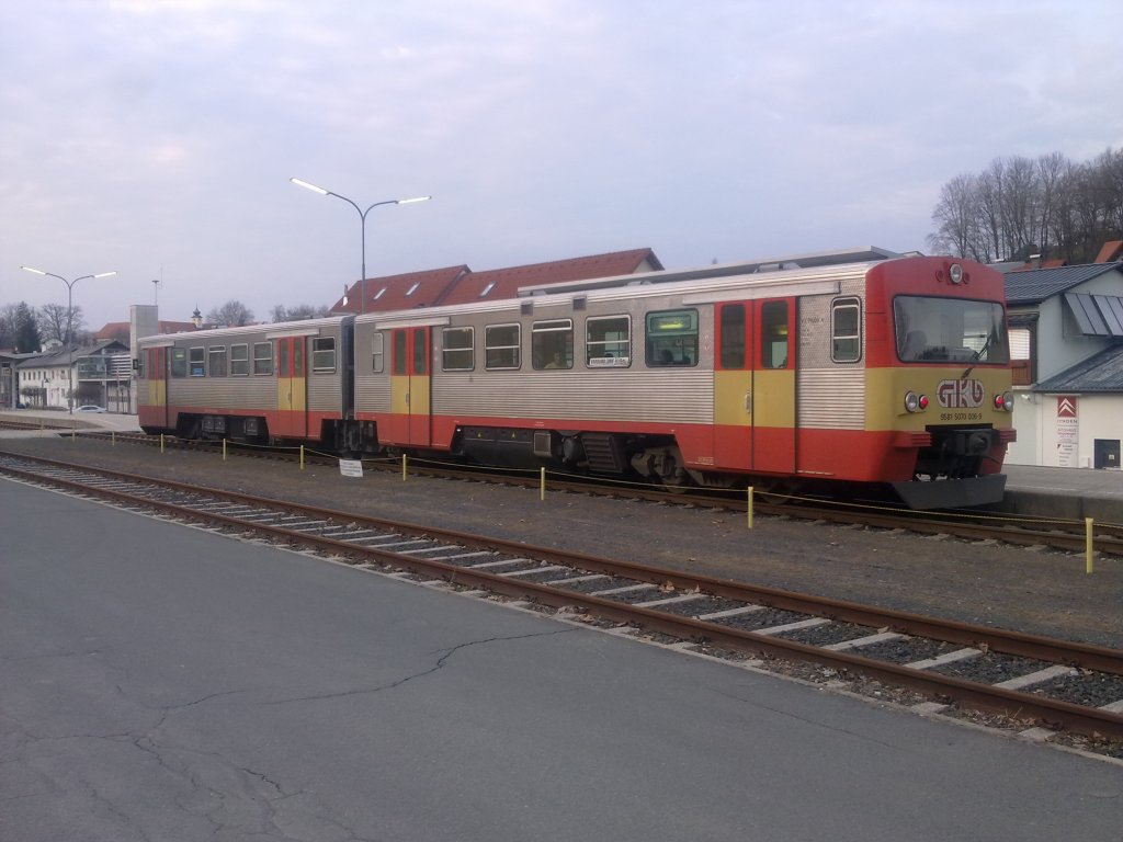 VT 70.06 als R8516 am 31.3.2011 beim Halt im Bahnhof Lannach. Ab Mittag kreuzen sich in Lannach alle Zge von bzw. nach Wies-Eibiswald. R8516 wartet hier auf seinen Gegenzug.