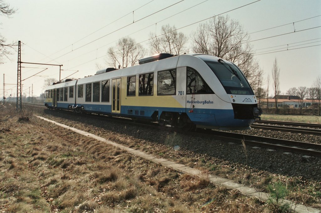 VT 701 der ehemaligen Mecklenburgbahn ( OLA ) im April 2003 zur Mess und Probefahrten nach Bchen hier bei einem kurzen Zwischenstopp in Brahlstorf