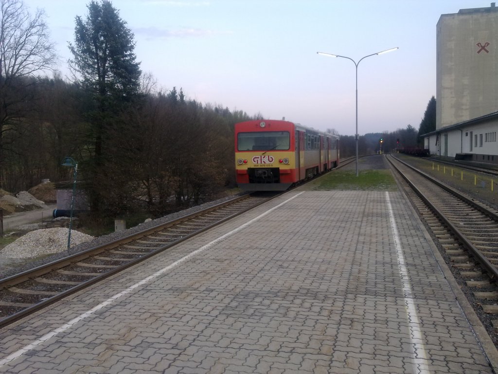 VT 70.13 als R8571 am 31.3.2011 bei der Ausfahrt aus dem Bahnhof Lannach Richtung Wies-Eibiswald.