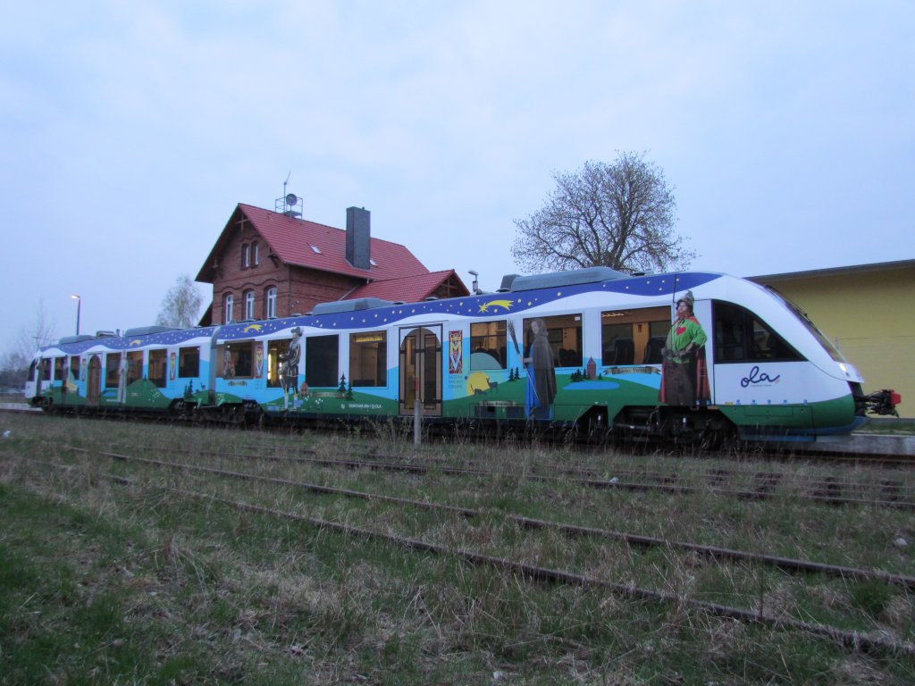 VT 702 der OLA im Endbahnhof von Rehna am 16.04.2011