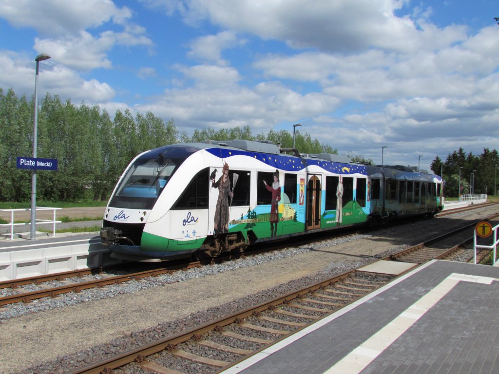VT 702 der OLA  Schwerin im Bahnhof von Plate am 13.05.2012