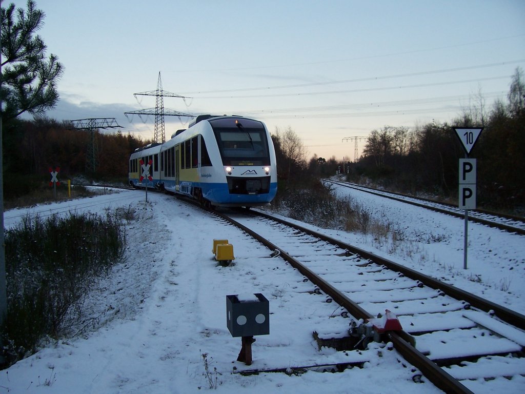 VT 705 der ehemaligen Mecklenburgbahn jetzt OLA am 26.11.2005 auf dem Weg nach Schwerin HBF