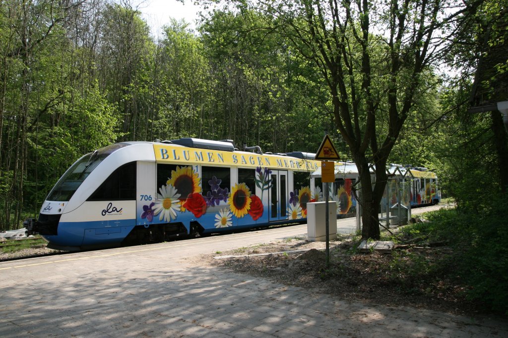 VT 706 der OLA Schwerin im Bahnhof von Gadebusch am 28.04.2007.