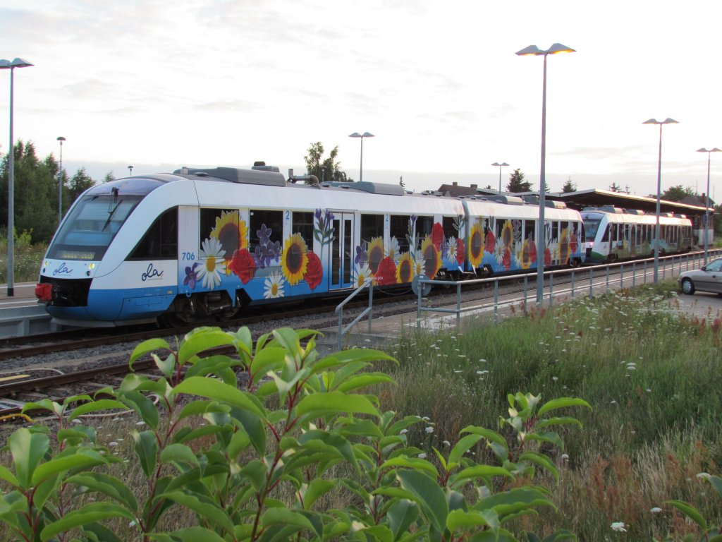 VT 706 und VT 702 der OLA Schwerin am 21.07.2012 im Bahnhof von Parchim 