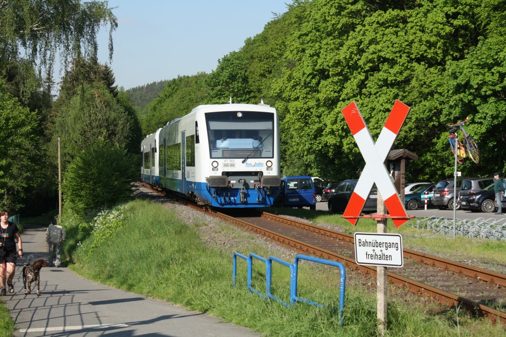 VT 7.40 der Rurtalbahn fuhr am 13.05.12 durch Obermaubach (Rur).