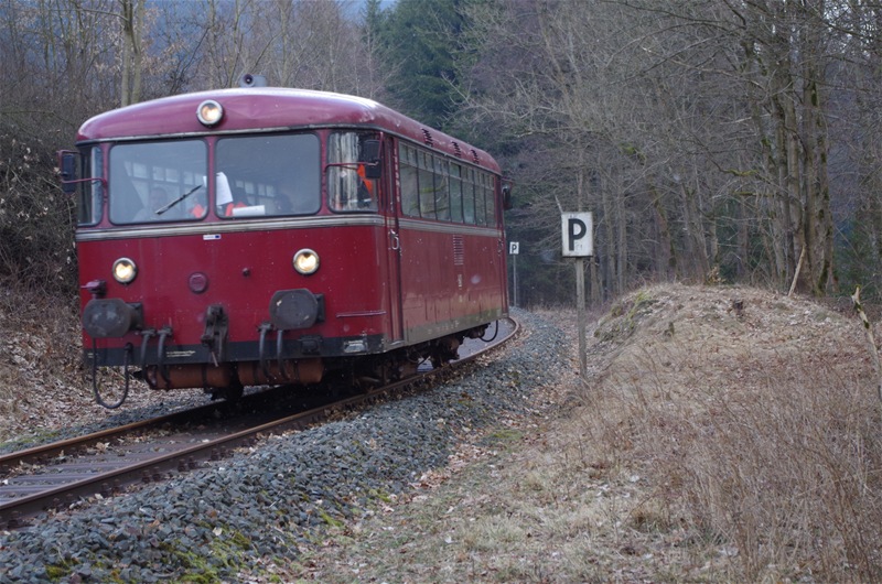 VT 796 der Hochwaldbahn bei Klingersmhle Richtung Steinwiesen. 31.03.2013