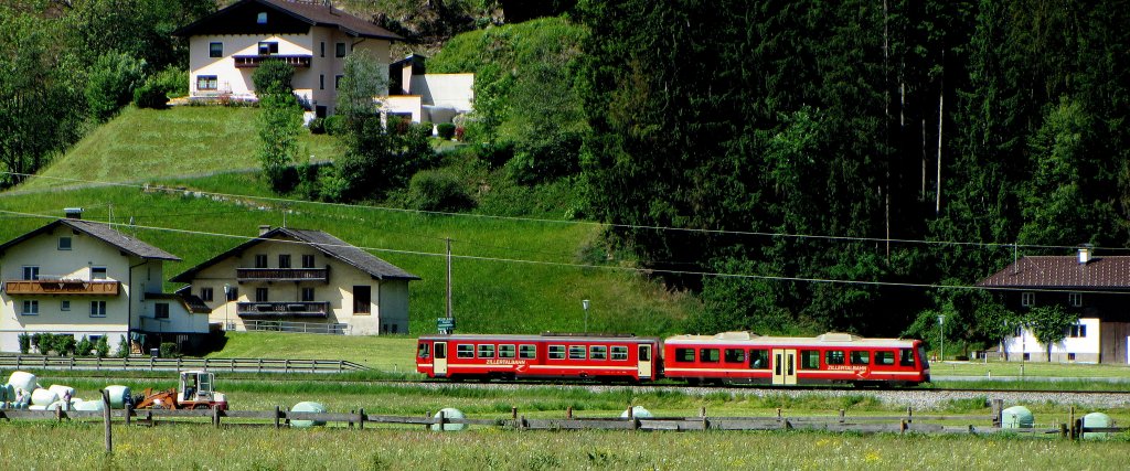 VT 8 als R 137 (Jenbach->Mayrhofen) bei Gagering.(20.5.2012)