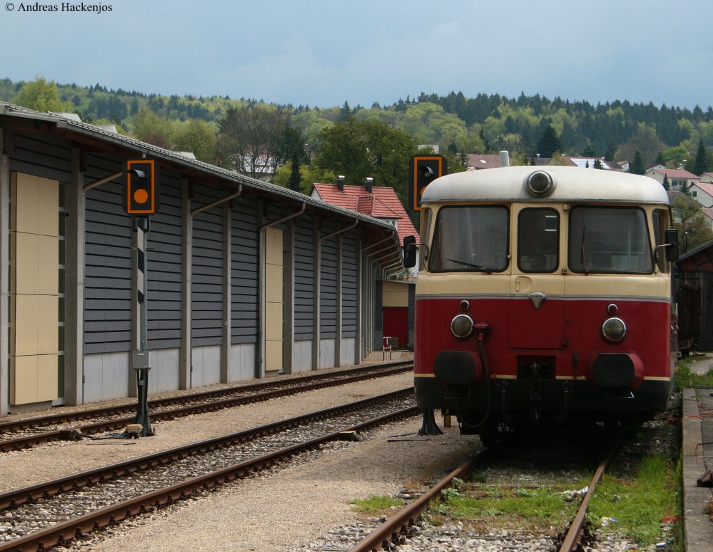 VT sowie VS 14 stehen in Gammertingen auf dem Rand 16.5.10 Das Bild entstand legal!