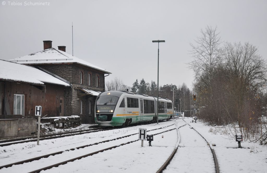 VT08 als DPN91905 am 02.12.2012 in Hirschau. (Strecke Amberg - Schnaittenbach). Der Zug war anlässlich der 3. Adventsfahrten des Vereins Amberger Kaolinbahn auf der Strecke unterwegs.