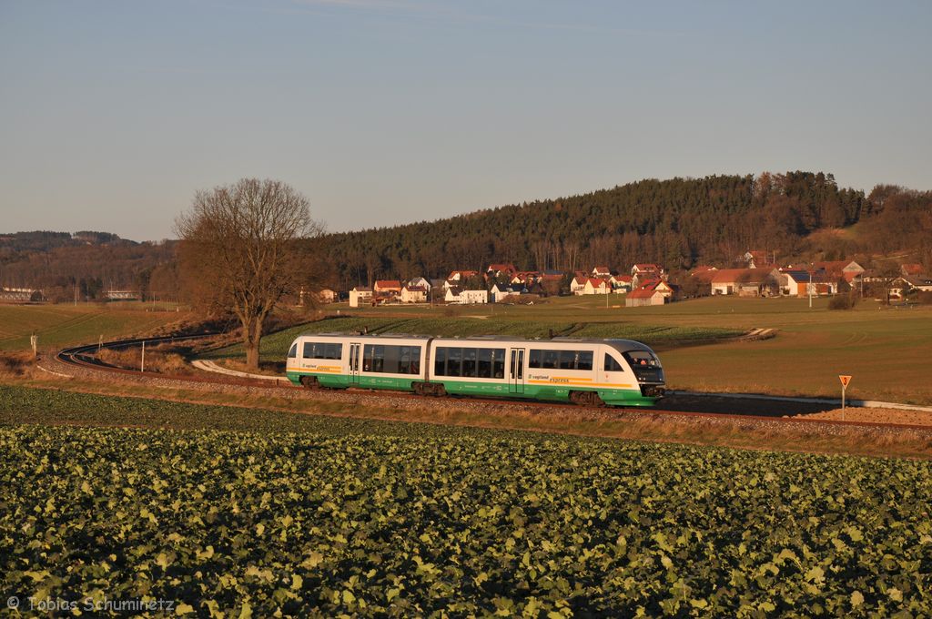 VT08 der Vogtlandbahn am 27.11.2011 bei Mimbach (Strecke Amberg - Schnaittenbach) Die Fahrt war die 2. vom Verein Amberger Kaolinbahn e.V. durchgefhrte Adventsfahrt. 


