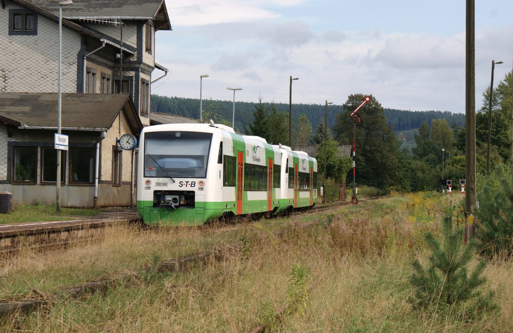 VT110 und VT120 der Sd-Thringen-Bahn auf dem Weg nach Meiningen in Wasungen am 05.09.2009