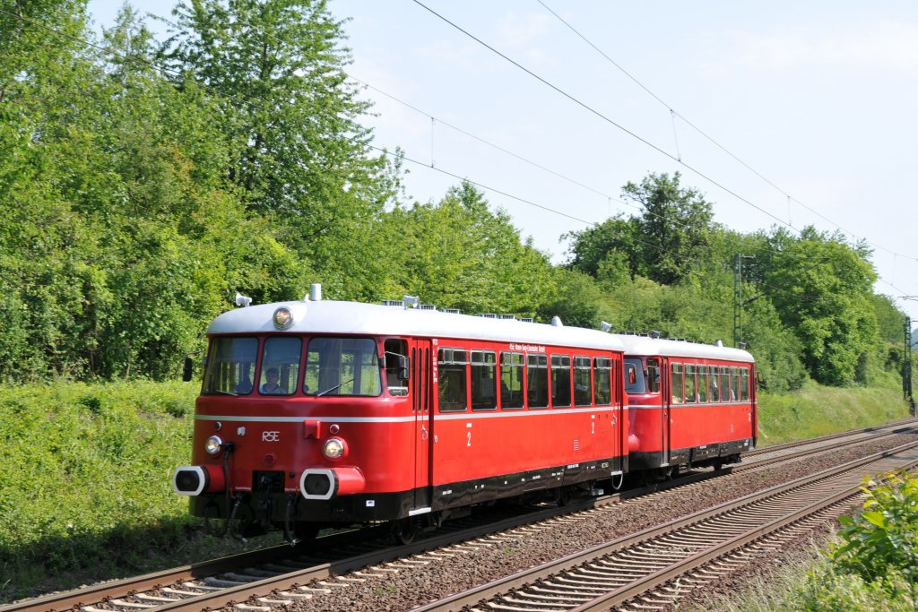 VT23 Triebzug der RSE rollt auf der rechten Rheinseite in Richtung Köln. Aufgenommen am 03/06/2011 bei Unkel.