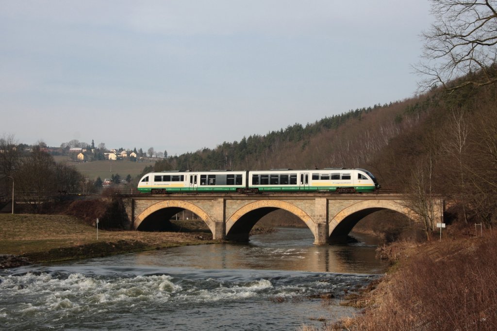 VT24 am 14.02.2011 bei der Ausf. aus dem Bf Greiz-Dolau.