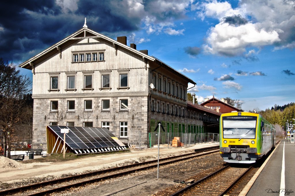 VT26 und VT19 der Waldbahn am 03.04.2011 im Bahnhof Bayerisch Eisenstein.