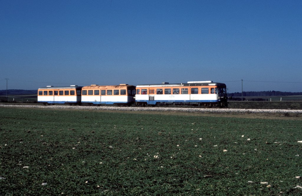 VT31 + 103 + 101 bei Nellingen  05.02.85