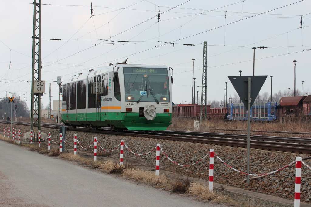 VT32 der Vogtlandbahn kommt aus Schnberg(Vogtl) und hat in wenigen Minuten Zwickau (Sachs) Hbf erreicht. 02.04.2013