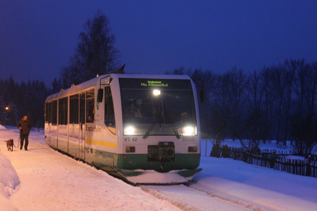 VT42(654 042)nach Sokolov in Muldenberg Flossplatz.28.01.2012.
