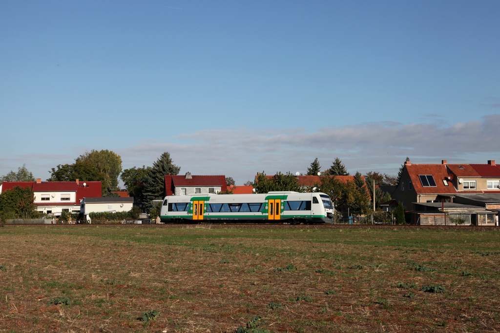 VT51 der Vogtlandbahn (650 151), im Einsatz bei der Erfurter Bahn, auf der KBS603 am 11.10.2012 als EB80630 (Erfurt - Kassel-Wilhelmshöhe) in Elxleben.