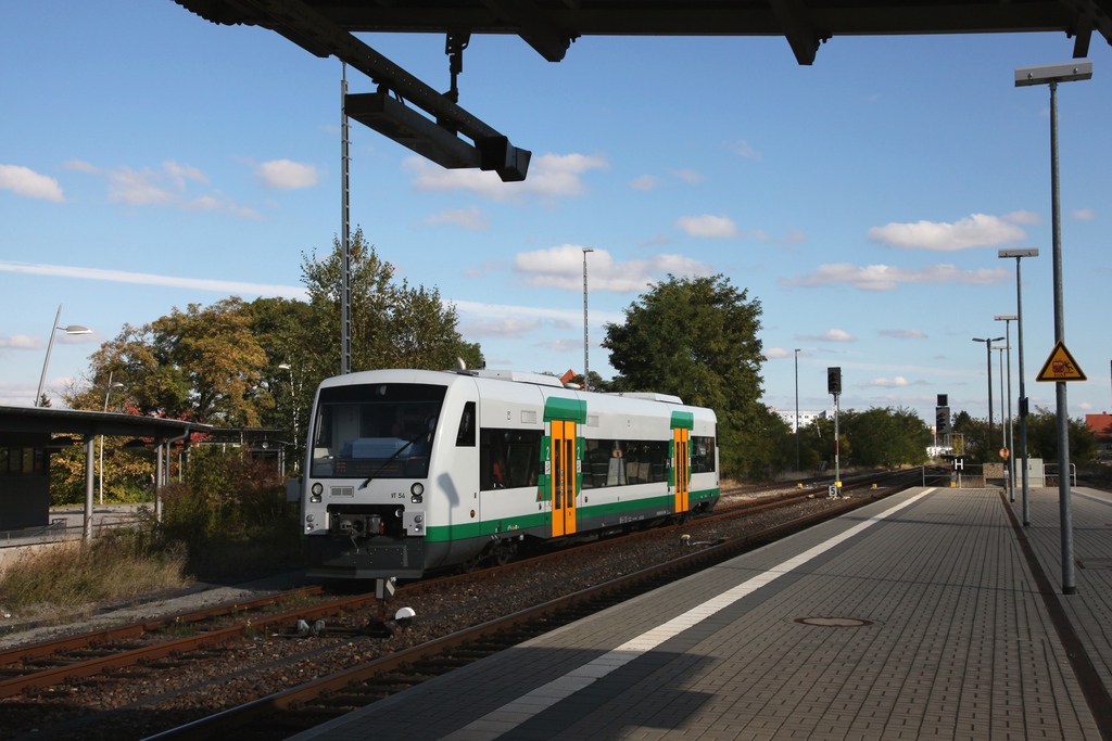 VT54 (650 154) der VBG im Einsatz für die Erfurter Bahn, als EB80634 bei Einf. in den Bf Bad Langensalza am 11.10.2012. 