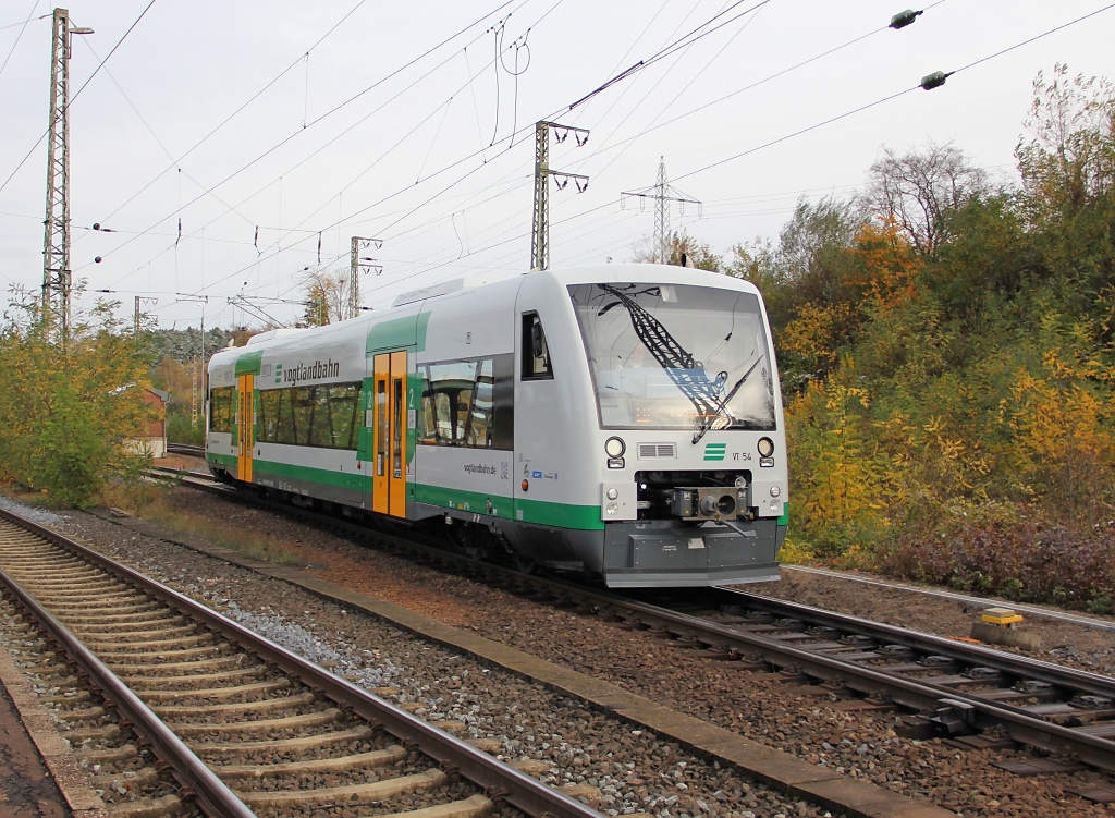 VT54 der Vogtlandbahn im Einsatz fr die Erfurter Bahn auf der Linie Kassel - Halle bei der Ausfahrt auch Eichenberg. Aufgenommen am 27.10.2012.