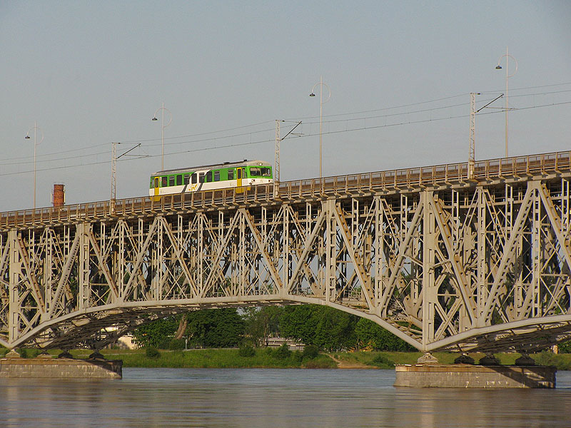 VT627 als KM-15341 auf der Brcke in Płock, 12.06.2010