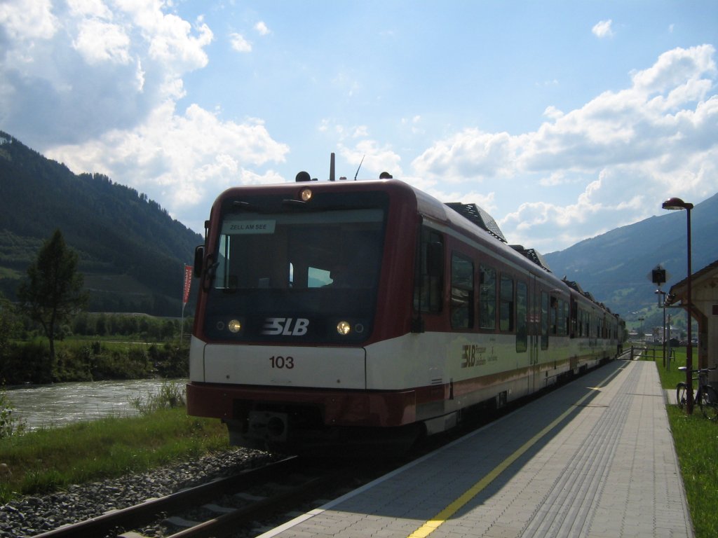 VTs 103 (Steuerwagen) am 21.7.2010 um 16:05 Uhr in Richtung Zell am See.