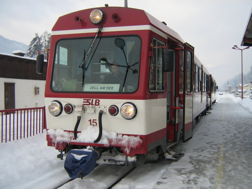 Vts 15 (BR 5090) am 1.1.2012 um 12:06 Uhr im Bahnhof Mittersill in Richtung Zell am See.