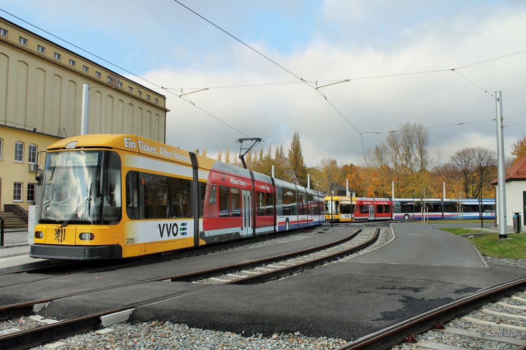 VVO trifft VVO 2701 & 2722 standen am 28.10.2012 an der Gleisschleife der Messe Dresden.