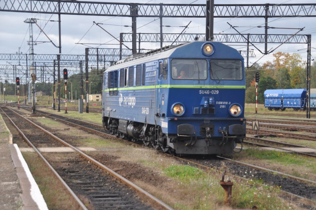 WĘGLINIEC (Woiwodschaft Niederschlesien), 08.10.2012, SU46-029 beim Umsetzen; diese Lok hat den EC 249 von Cottbus hierhin gefahren und bringt nun den EC 248 von Kraków nach Cottbus