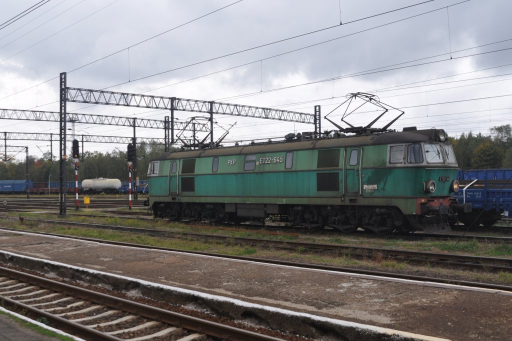 WĘGLINIEC (Woiwodschaft Niederschlesien), 10.10.2012, ET22-645 im Bahnhof