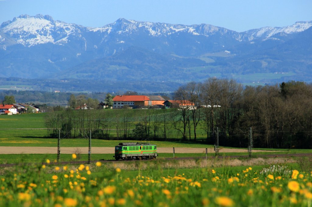 WAB 59 (ex 142 133) fhrt LZ aus sterreich nach Mnchen, nachdem sie ihren Sonderzug ans Ziel gebracht hat.
Aubenhausen am 28.04.12