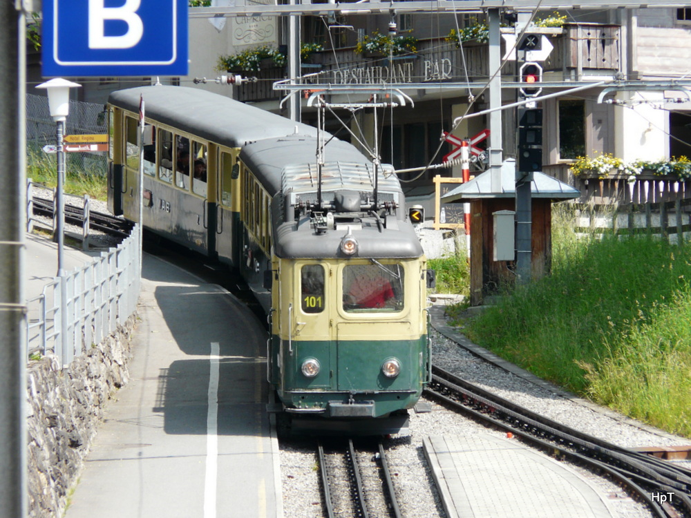 WAB - Einfahrender Zug im Bahnhof Wengen am 13.07.2013