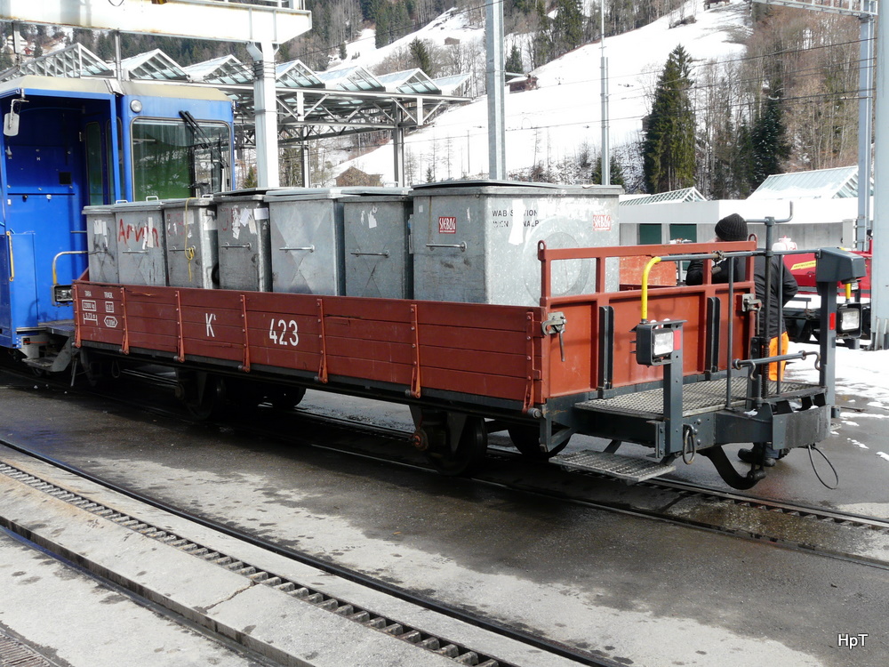 WAB - Fr Gter die Bahn .. Beladener Gterwagen Kk 423 in Lauterbrunnen am 25.02.2011