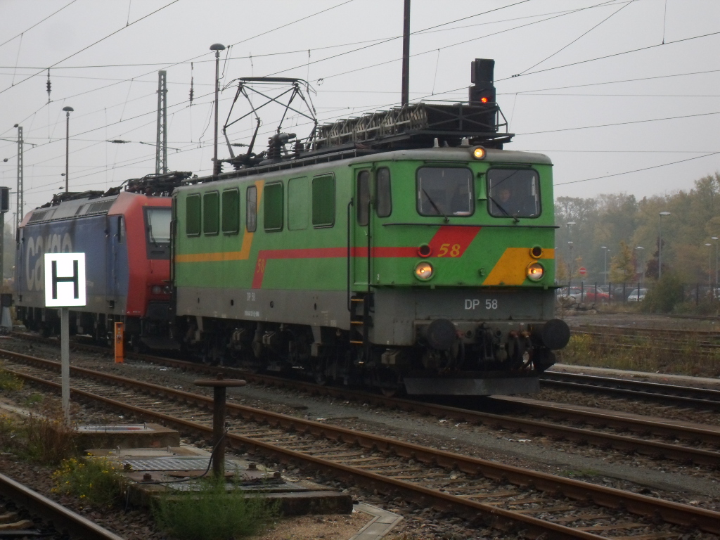 WAB Lok (DP 58)stand kurze Zeit in Stendal.Am 23.10.2009 fuhr sie dann in Richtung Hannover.
Standort Bahnsteig 5 in Stendal.