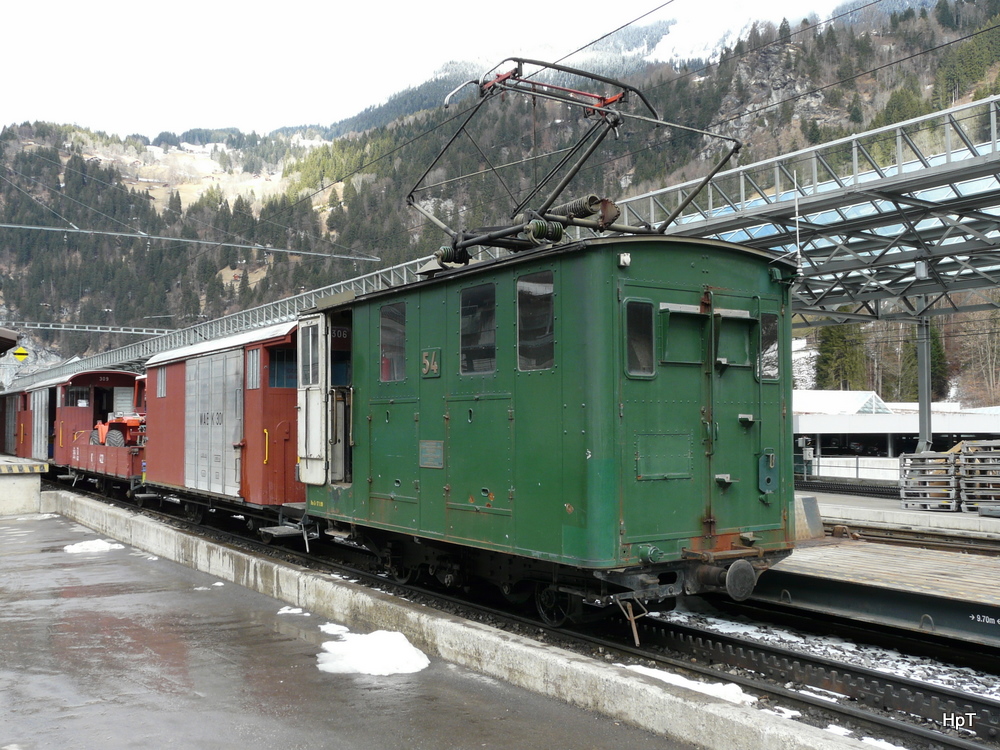 WAB - Lok He 2/2  54 mit div. Gterwagen im Bahnhofsareal von Lauterbrunnen am 25.02.2011