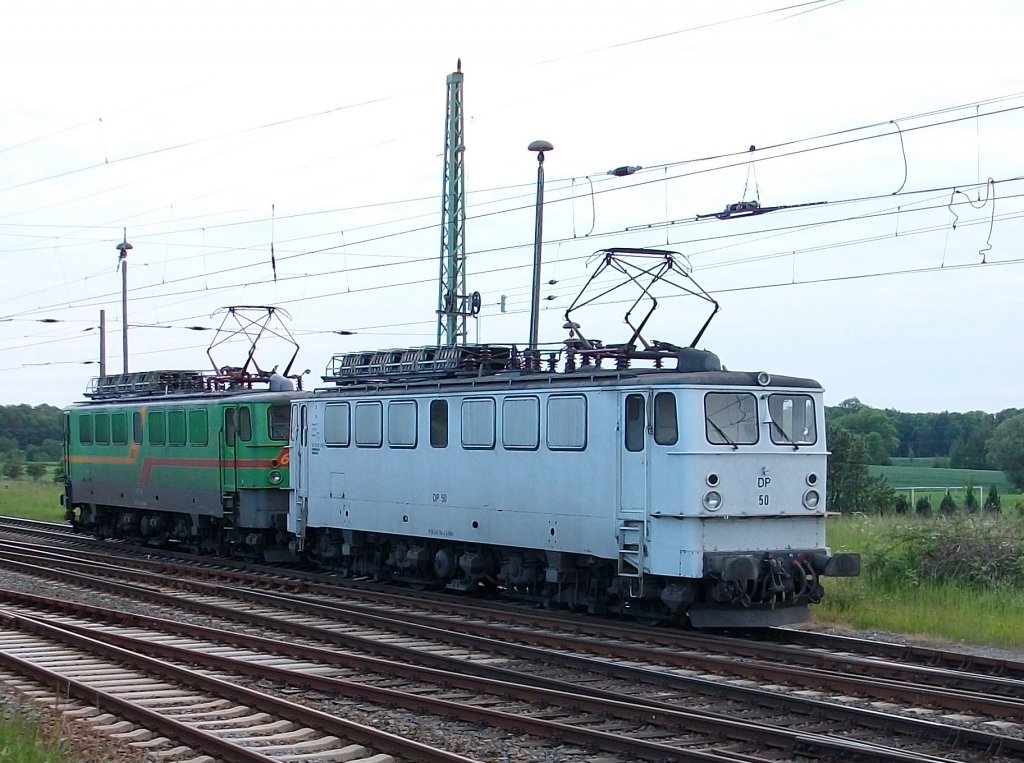 WAB-Loks 50 und 60 rangieren an der Westeinfahrt in Bergen/Rgen.