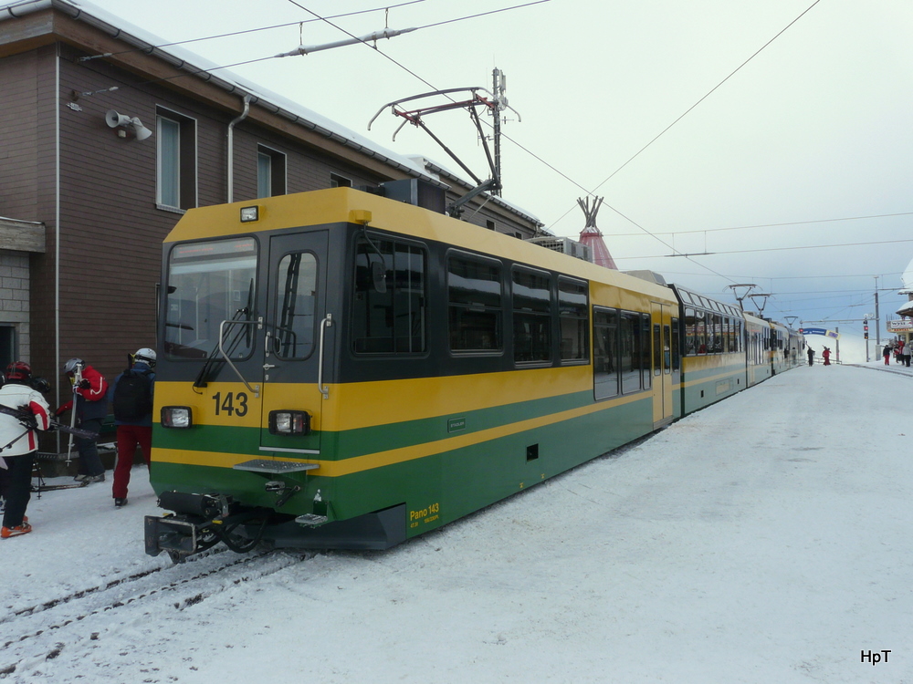 WAB - Panorama Triebzug Beh 4/8 143 auf der Kleinen Scheidegg am 25.02.2011