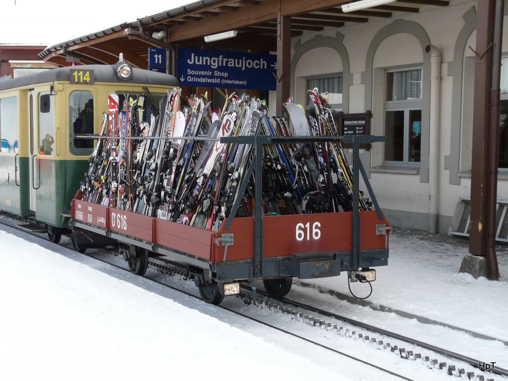 WAB - Skitransportwagen  Ok 616 im Bahnhof der Kleine Scheidegg am 25.02.2011