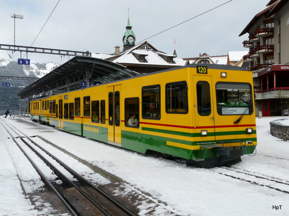 WAB - Steuerwagen Bt 244 zusammen mit dem Triebwagen BDeh 4/4 120 in Wengen am 25.02.2011