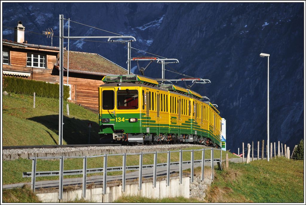 WAB zwischen Grindelwald Grund und Grindelwald. (13.11.2012)