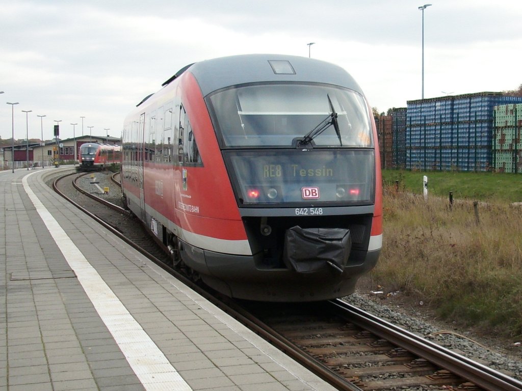 Whrend 642 548 am 31.Oktober 2009 aus Bad Doberan in Richtung Tessin Ausfahren konnte mute 642 685 nach Wismar noch Warten.