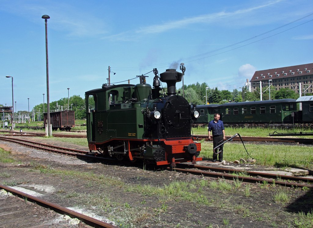 Whrend im Bahnhof Oschatz der Zug umgestellt wurde, gab es fr die I K Wasser, 04.06.2010