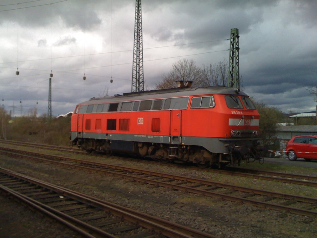 Whrend des Dampfspektakels 2010 in der Eifel steht 218 217-8 am 04.04.2010 im Eisenbahnmuseum in Koblenz-Ltzel und versieht dort diverse Rangieraufgaben.