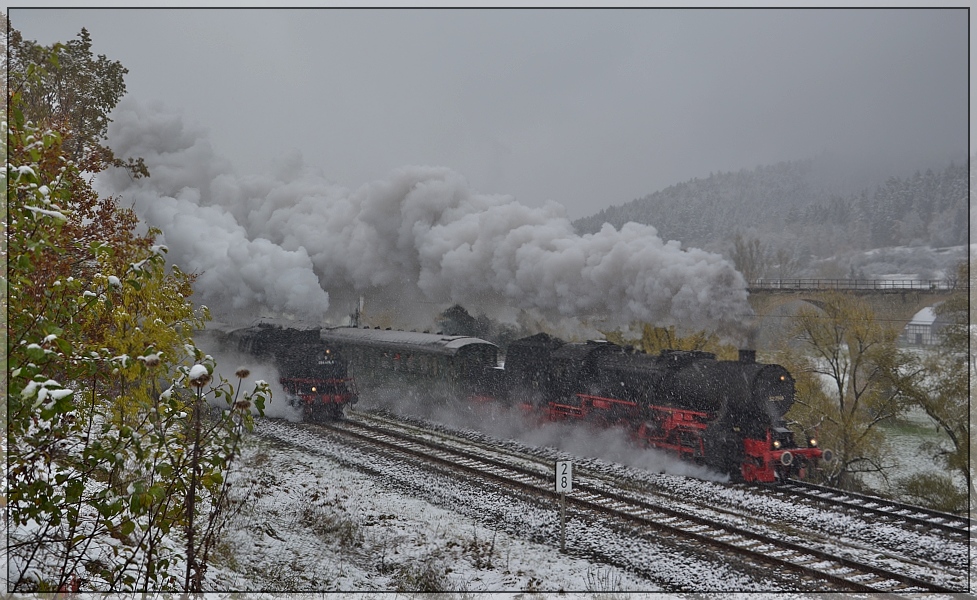 Whrend sich andere an alte Zeiten erinnern, die ich leider noch nicht mit erleben konnte, mache ich mir einen Eindruck.
Rottweiler Dampftage, Oktober 2012.