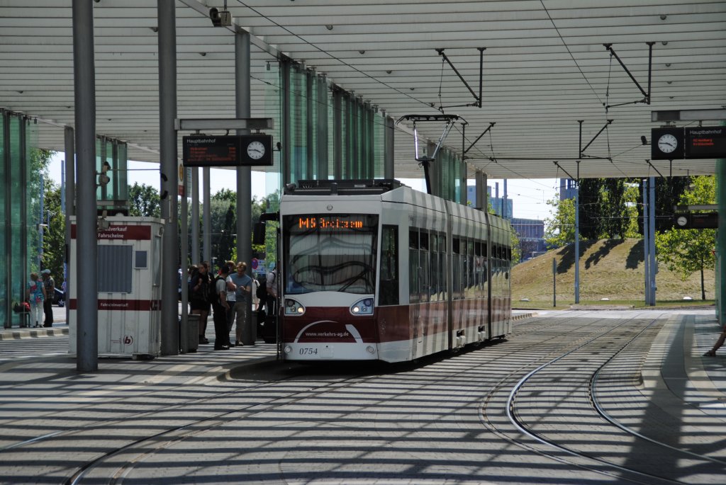 Wagen 0754, in Brausnschweig HBF am 27.06.10